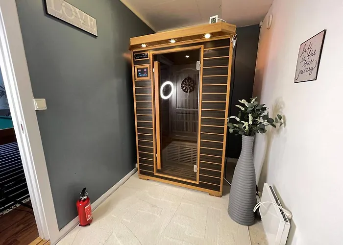 - Billiard Sauna Lägenhet *